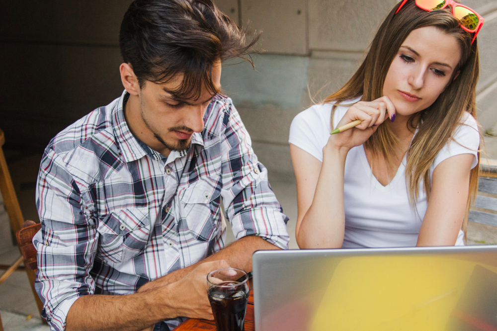 How to Evaluate Any Website Before Using It